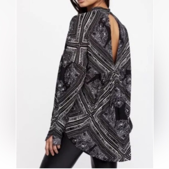 NWT FREE PEOPLE Black Pattern Long Sleeve Halter Deep V-Neck Blouse Size Medium - Picture 2 of 6